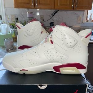 DEAD STOCK - AIR JORDAN 6 RETRO MAROON (2015)